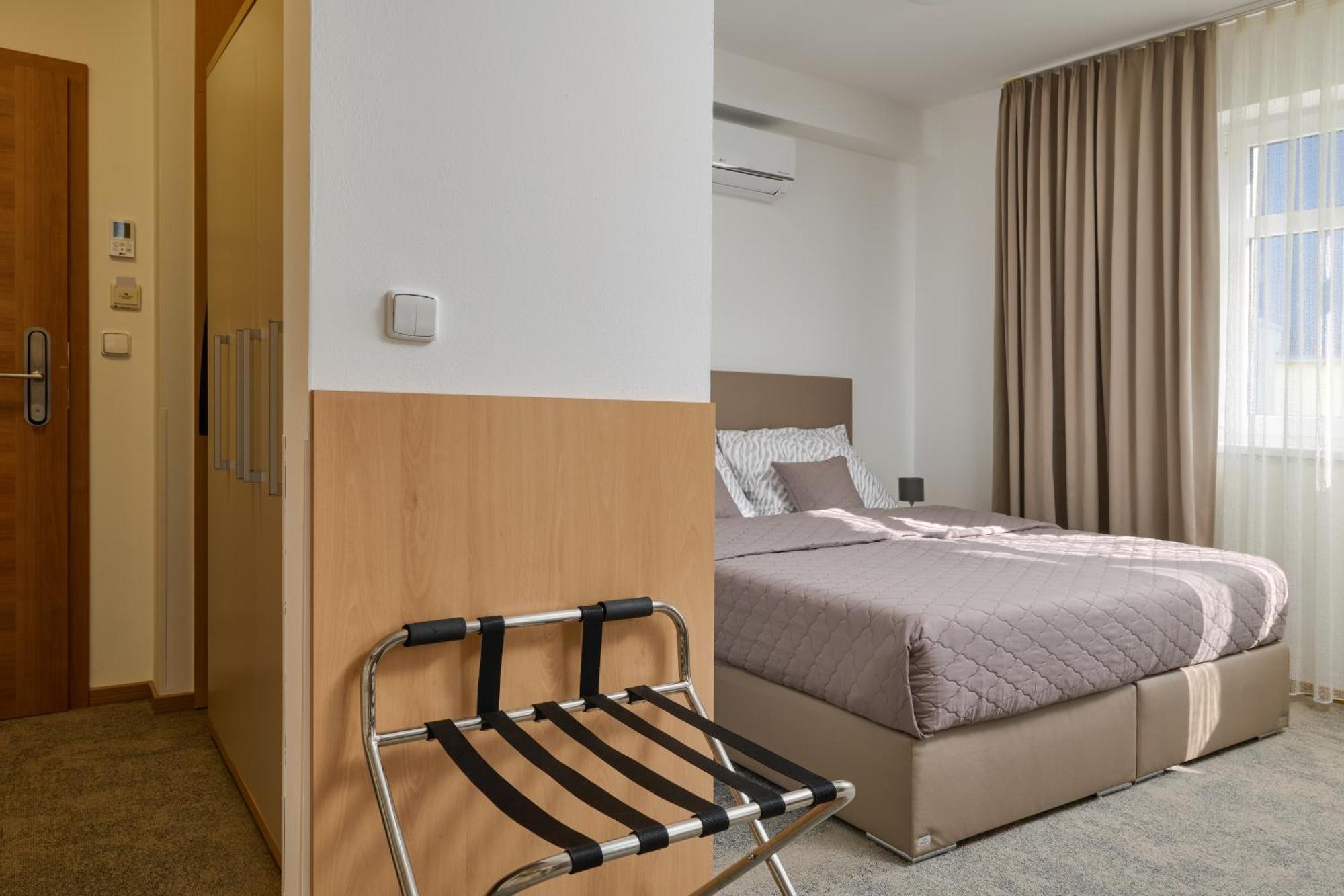 Hotel Osvit มลาดาโบเลสลัฟ ภายนอก รูปภาพ