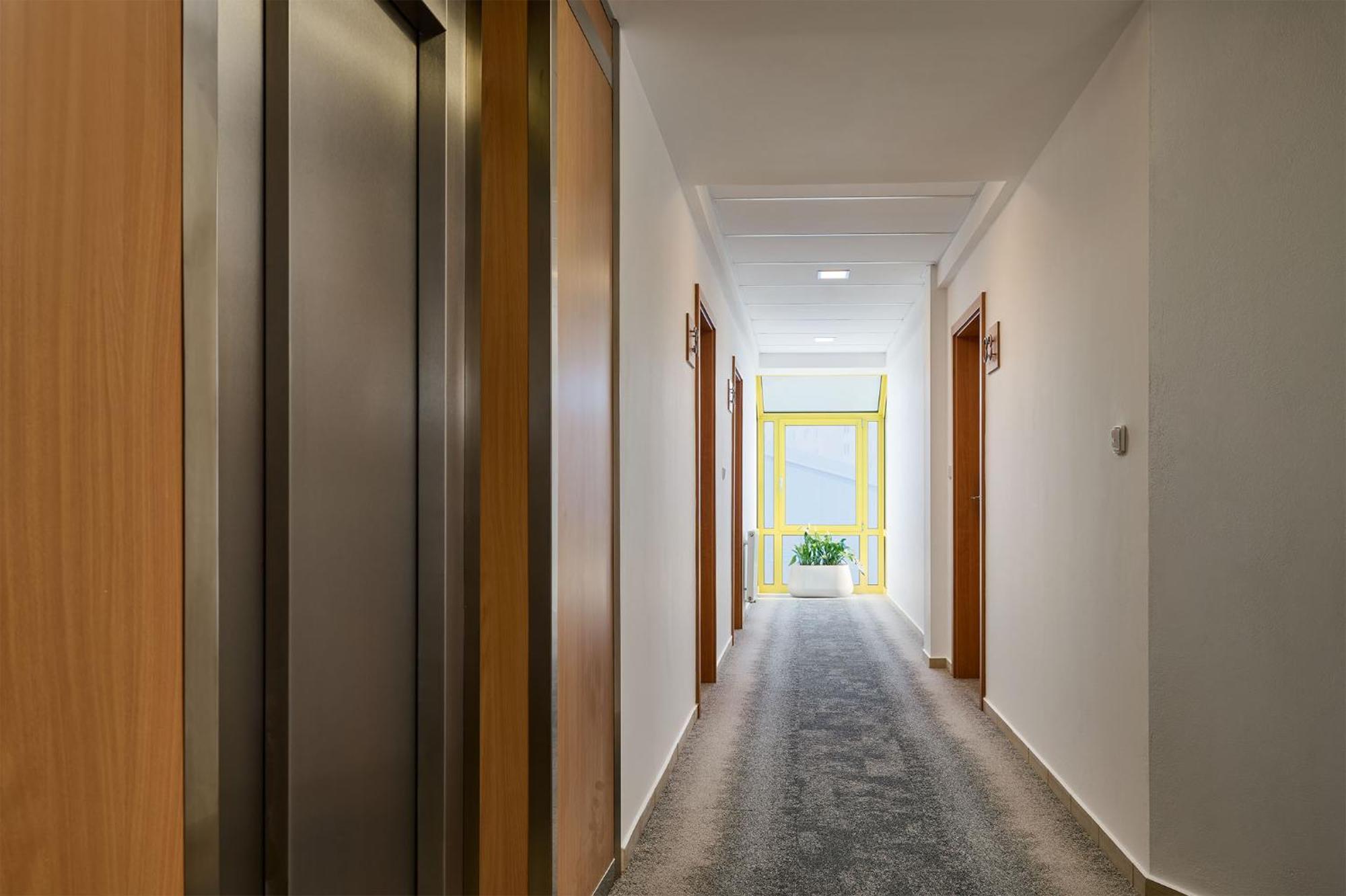 Hotel Osvit มลาดาโบเลสลัฟ ภายนอก รูปภาพ